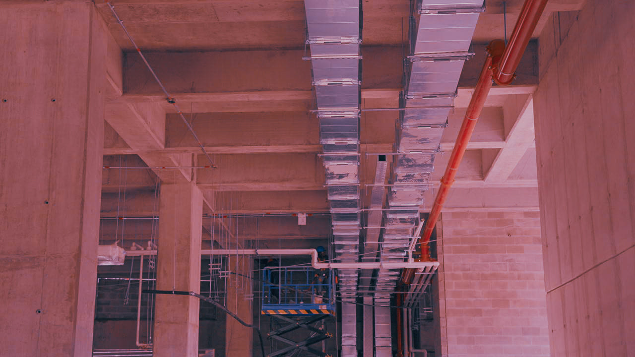 Interior con ductos / instalaciones